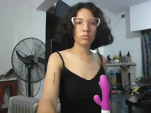 Snapshot of loliporomero chatting on 09/21/25, 10:44 loliporomero online show from 09/21/25, 10:44