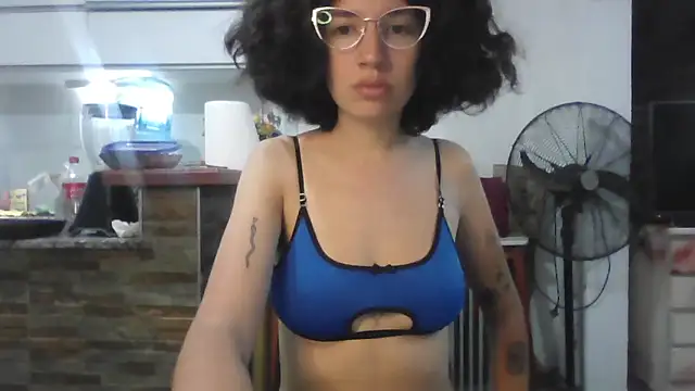 Snapshot of loliporomero chatting on 10/10/25, 12:53 loliporomero online show from 10/10/25, 12:53