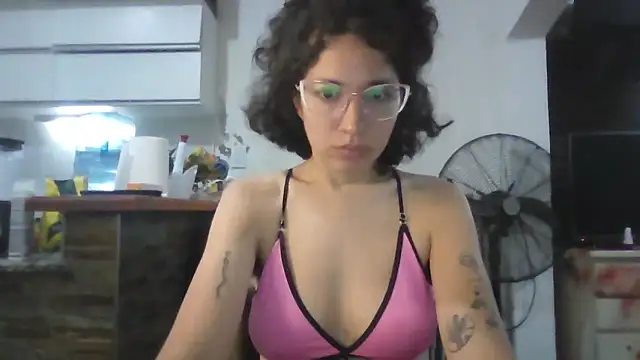 Snapshot of loliporomero chatting on 10/24/25, 02:08 loliporomero online show from 10/24/25, 02:08