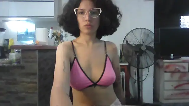 Snapshot of loliporomero chatting on 10/27/25, 02:48 loliporomero online show from 10/27/25, 02:48