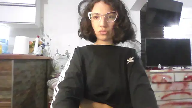 Snapshot of loliporomero chatting on 11/05/25, 01:05 loliporomero online show from 11/05/25, 01:05