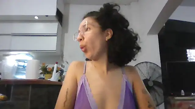 Snapshot of loliporomero chatting on 11/14/25, 01:04 loliporomero online show from 11/14/25, 01:04