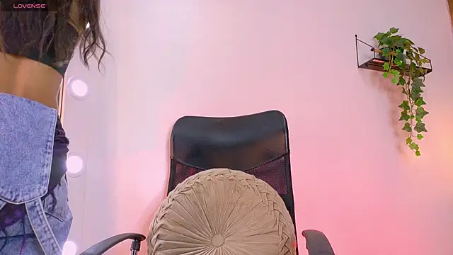 TiffValentinee  online show from 10/31/25, 05:58