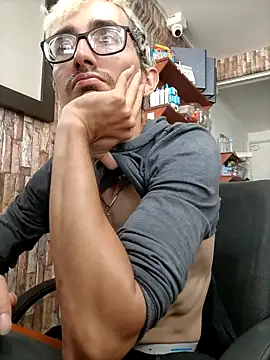 Snapshot of moorejhosua chatting on 09/21/25, 05:14 moorejhosua online show from 09/21/25, 05:14