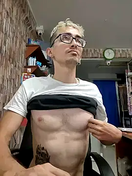 Snapshot of moorejhosua chatting on 10/04/25, 10:52 moorejhosua online show from 10/04/25, 10:52