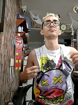 Snapshot of moorejhosua chatting on 10/13/25, 12:27 moorejhosua online show from 10/13/25, 12:27