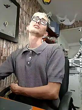 Snapshot of moorejhosua chatting on 10/14/25, 09:04 moorejhosua online show from 10/14/25, 09:04