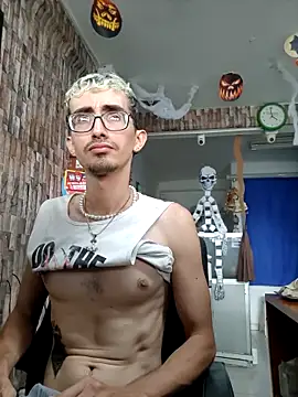 Snapshot of moorejhosua chatting on 10/21/25, 08:53 moorejhosua online show from 10/21/25, 08:53