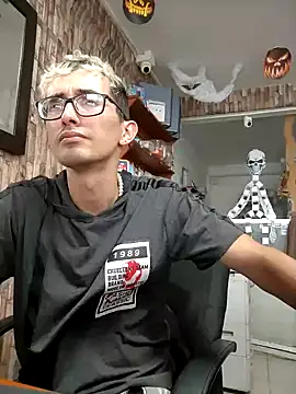 Snapshot of moorejhosua chatting on 10/28/25, 08:00 moorejhosua online show from 10/28/25, 08:00