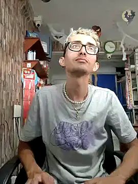 Snapshot of moorejhosua chatting on 10/29/25, 08:10 moorejhosua online show from 10/29/25, 08:10