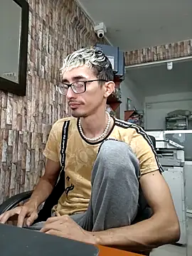 Snapshot of moorejhosua chatting on 11/02/25, 01:35 moorejhosua online show from 11/02/25, 01:35