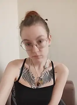 Snapshot of _arigins_ chatting on 09/25/25, 12:42  arigins  online show from 09/25/25, 12:42