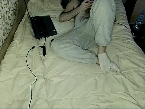Snapshot of bul_boy chatting on 04/03/26, 06:39 bul boy online show from 04/03/26, 06:39