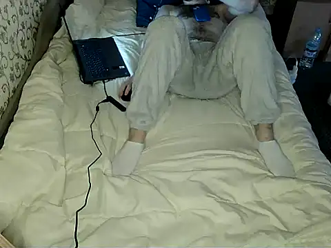 Snapshot of bul_boy chatting on 04/04/26, 06:38 bul boy online show from 04/04/26, 06:38