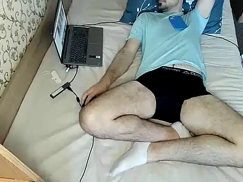 Snapshot of bul_boy chatting on 04/05/26, 03:53 bul boy online show from 04/05/26, 03:53
