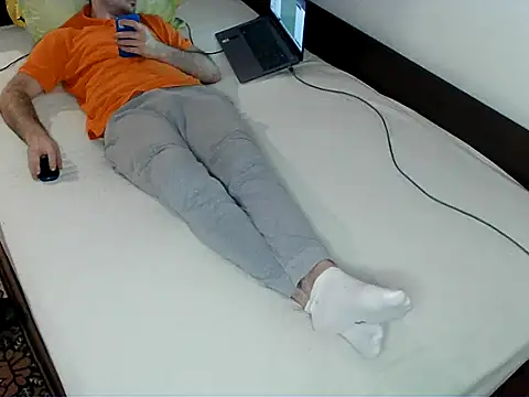 Snapshot of bul_boy chatting on 04/18/26, 06:34 bul boy online show from 04/18/26, 06:34