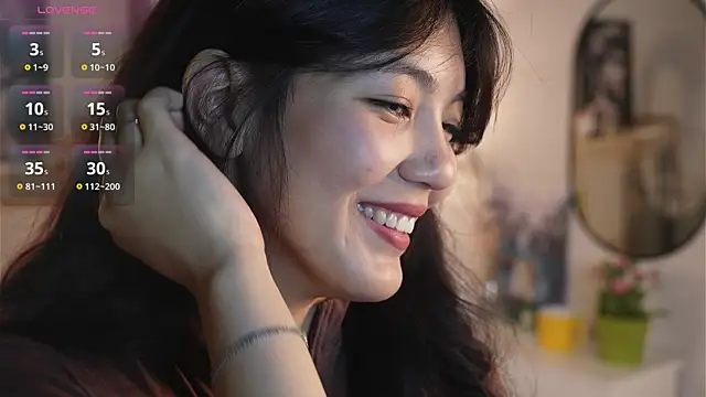 Snapshot of MoiraEger chatting on 09/19/25, 04:07 MoiraEger online show from 09/19/25, 04:07