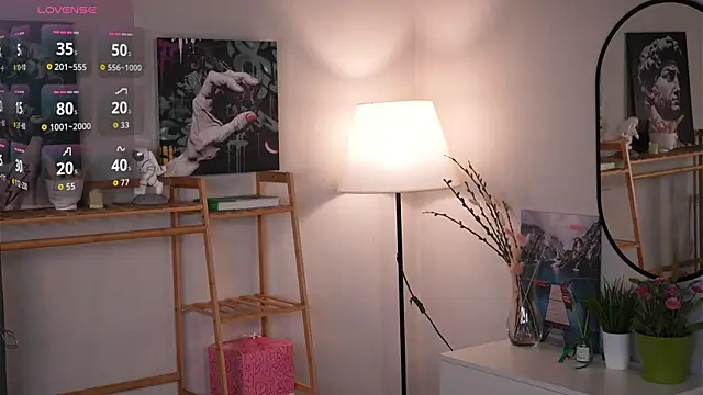 Snapshot of MoiraEger chatting on 09/25/25, 05:05 MoiraEger online show from 09/25/25, 05:05