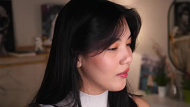 Snapshot of MoiraEger chatting on 09/29/25, 05:07 MoiraEger online show from 09/29/25, 05:07