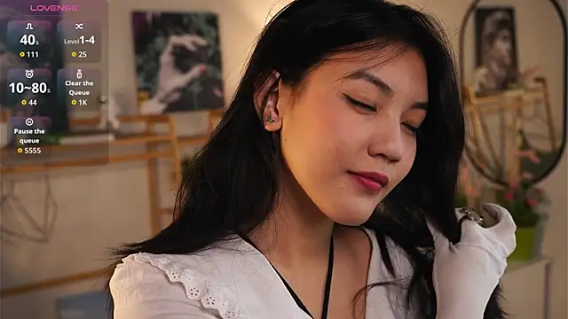 Snapshot of MoiraEger chatting on 10/01/25, 05:08 MoiraEger online show from 10/01/25, 05:08