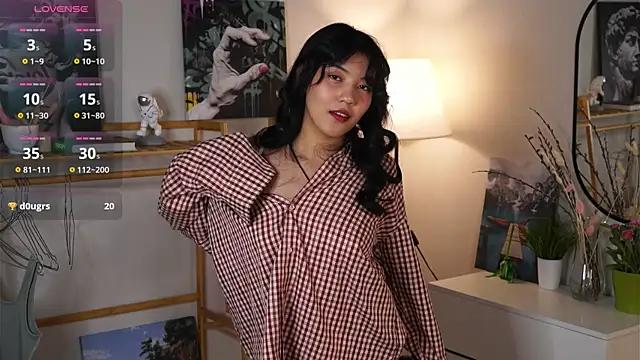 Snapshot of MoiraEger chatting on 10/04/25, 05:11 MoiraEger online show from 10/04/25, 05:11