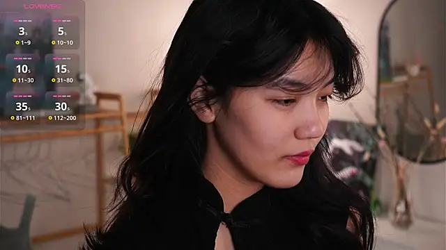 Snapshot of MoiraEger chatting on 10/11/25, 05:11 MoiraEger online show from 10/11/25, 05:11