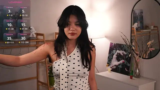 Snapshot of MoiraEger chatting on 10/16/25, 05:03 MoiraEger online show from 10/16/25, 05:03