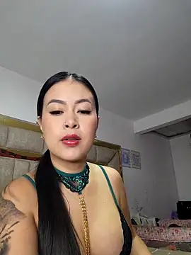 CrisMarulanda online show from 11/25/25, 08:58
