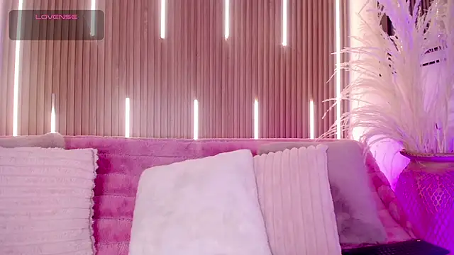 MylaDreams online show from 11/11/25, 03:50