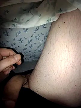 Snapshot of Capas122 chatting on 12/17/25, 10:27 Capas122 online show from 12/17/25, 10:27