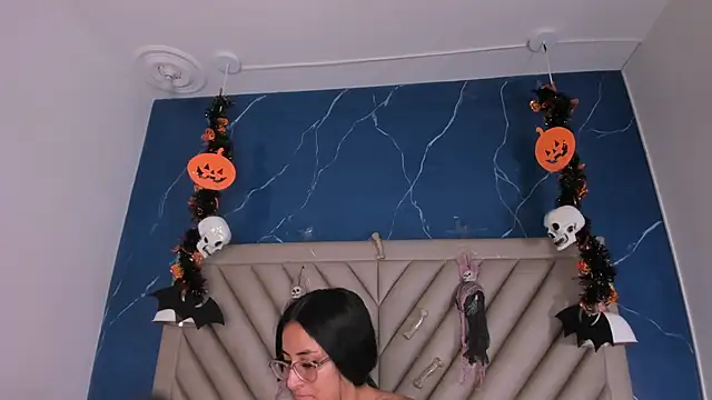 Ibbie drastic online show from 10/31/25, 12:06