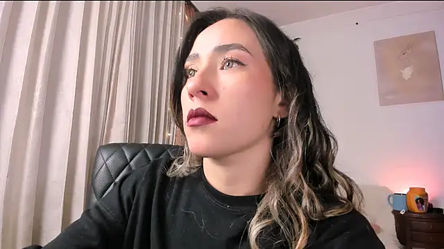 Sara kaic online show from 05/18/26, 01:35