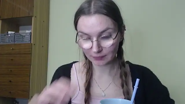 LooveELLYx online show from 12/16/24, 08:37