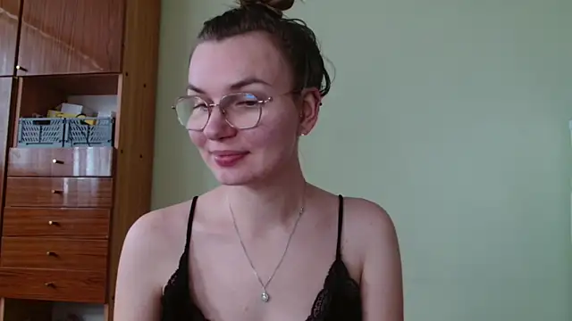 LooveELLYx online show from 10/07/25, 01:30