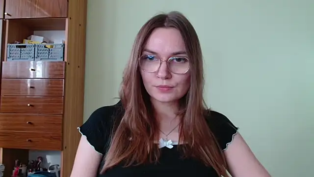 LooveELLYx online show from 10/15/25, 01:44