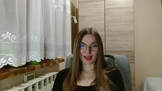 Snapshot of LooveELLYx chatting on 11/21/25, 05:28 LooveELLYx online show from 11/21/25, 05:28