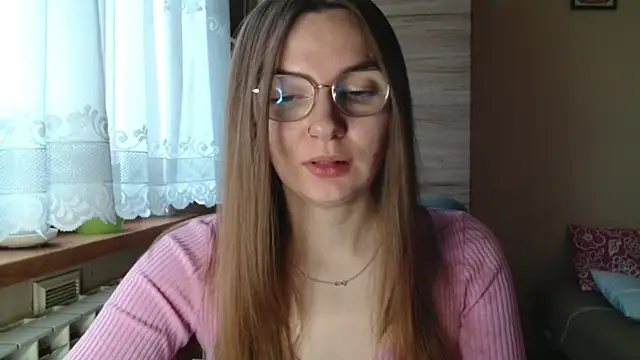 Snapshot of LooveELLYx chatting on 12/15/25, 07:23 LooveELLYx online show from 12/15/25, 07:23