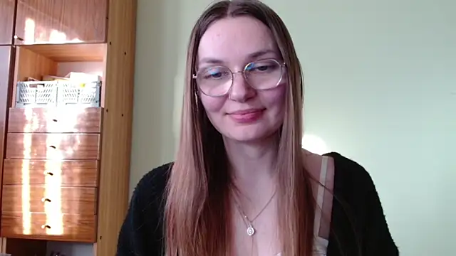 Snapshot of LooveELLYx chatting on 02/18/26, 02:35 LooveELLYx online show from 02/18/26, 02:35