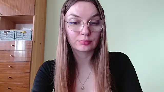 Snapshot of LooveELLYx chatting on 03/24/26, 02:44 LooveELLYx online show from 03/24/26, 02:44
