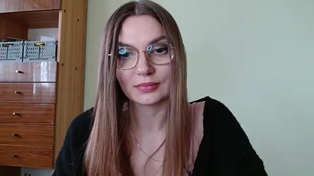 Snapshot of LooveELLYx chatting on 03/25/26, 02:23 LooveELLYx online show from 03/25/26, 02:23