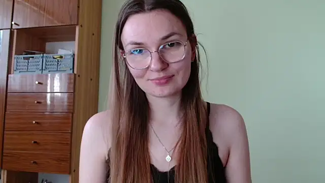 Snapshot of LooveELLYx chatting on 04/14/26, 01:39 LooveELLYx online show from 04/14/26, 01:39