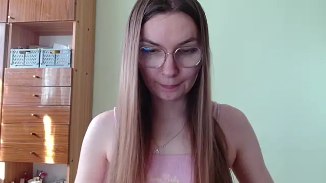 Snapshot of LooveELLYx chatting on 04/21/26, 02:45 LooveELLYx online show from 04/21/26, 02:45