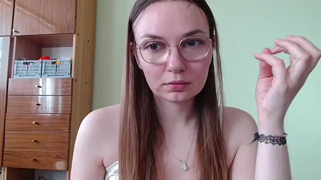 Snapshot of LooveELLYx chatting on 05/12/26, 01:52 LooveELLYx online show from 05/12/26, 01:52