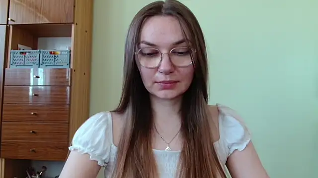 Snapshot of LooveELLYx chatting on 05/25/26, 06:30 LooveELLYx online show from 05/25/26, 06:30