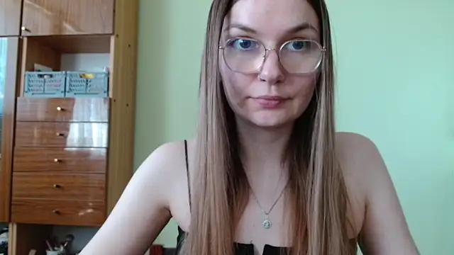 Snapshot of LooveELLYx chatting on 05/27/26, 01:30 LooveELLYx online show from 05/27/26, 01:30