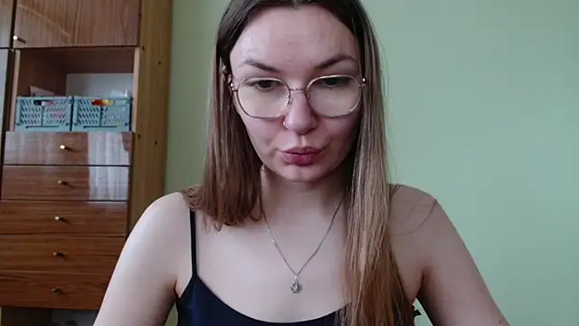 Snapshot of LooveELLYx chatting on 06/05/26, 06:52 LooveELLYx online show from 06/05/26, 06:52