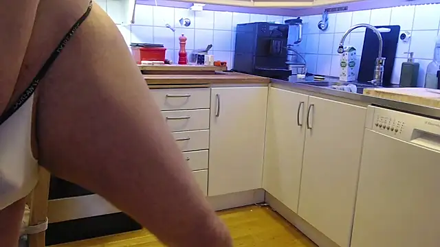 Snapshot of Kleboron chatting on 12/02/25, 07:14 Kleboron online show from 12/02/25, 07:14