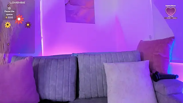 Snapshot of kamila_flower chatting on 10/10/25, 01:32 kamila flower online show from 10/10/25, 01:32