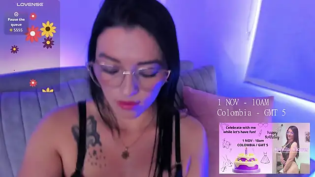 Snapshot of kamila_flower chatting on 10/25/25, 01:07 kamila flower online show from 10/25/25, 01:07