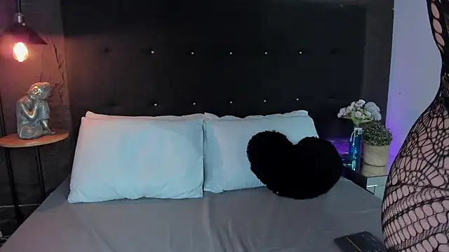 Snapshot of Rose_Blossom chatting on 12/03/25, 05:15 Rose Blossom online show from 12/03/25, 05:15